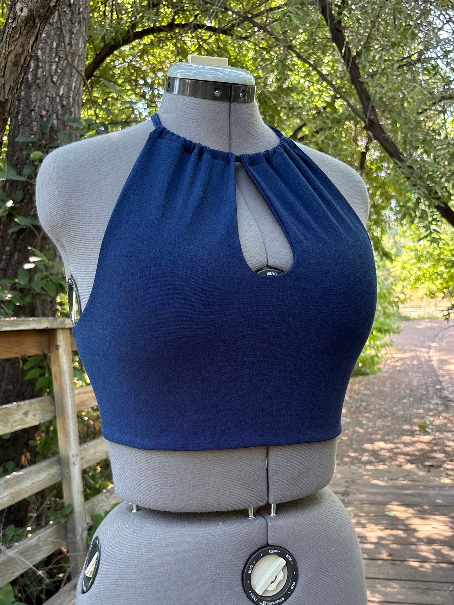 keyhole halter top // large