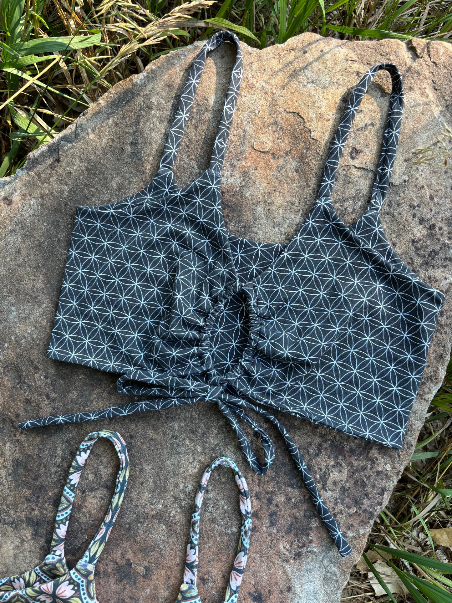 sacred cinch circle crop // medium