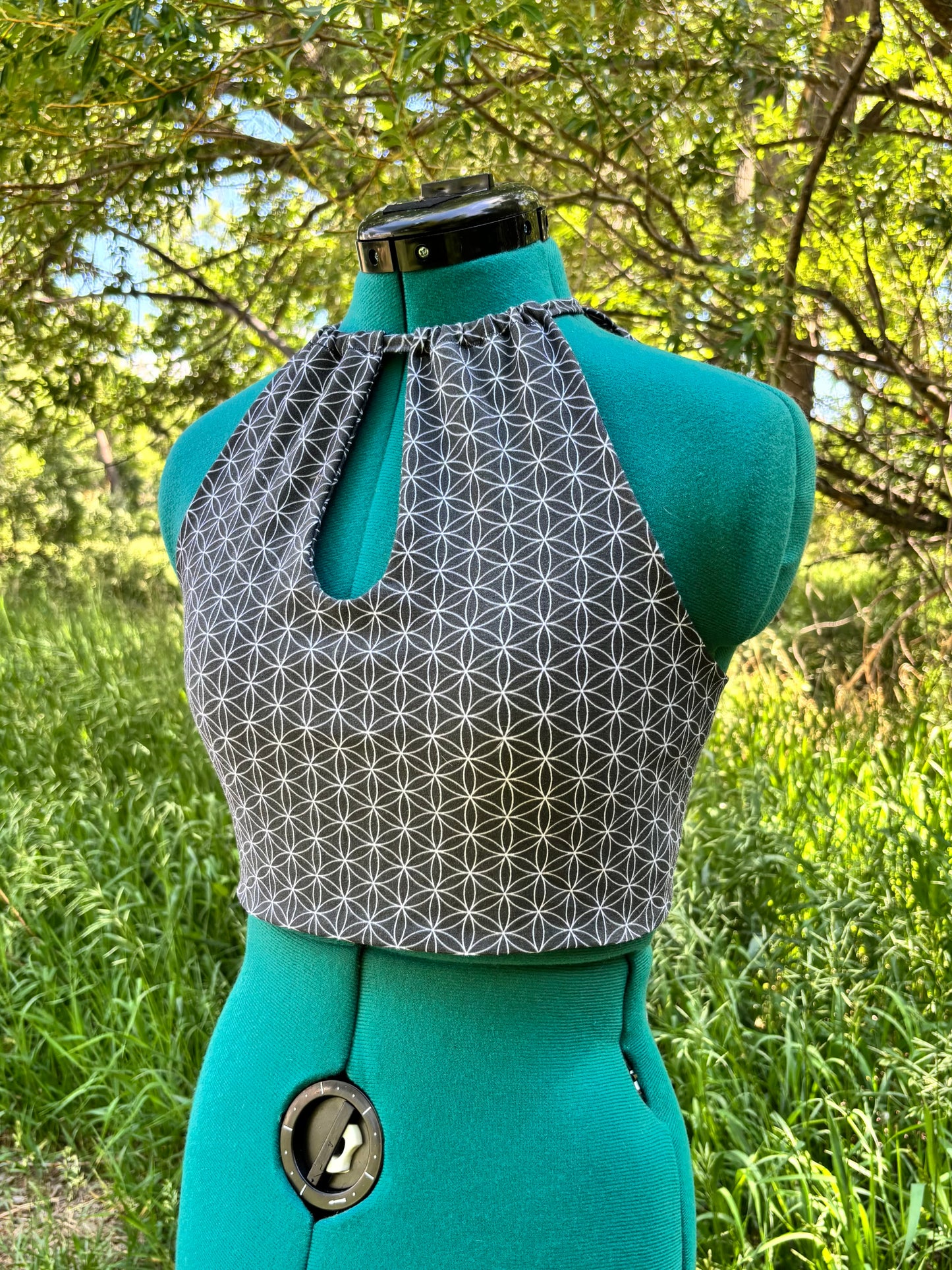 keyhole halter top // small